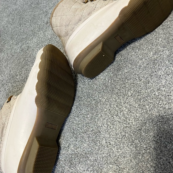 Tan Sperry Duck Boots. Size 7. - Picture 5 of 6